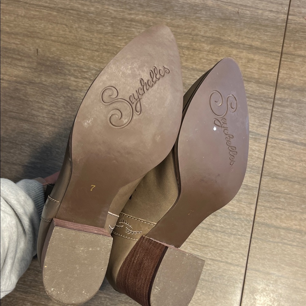Seychelles Embroidered Taupe Ankle Boots - Picture 4 of 5